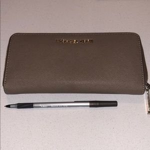 Michael Kors Bags - Michael Kors wallet Michael Kors Bags - Michael Kors wallet